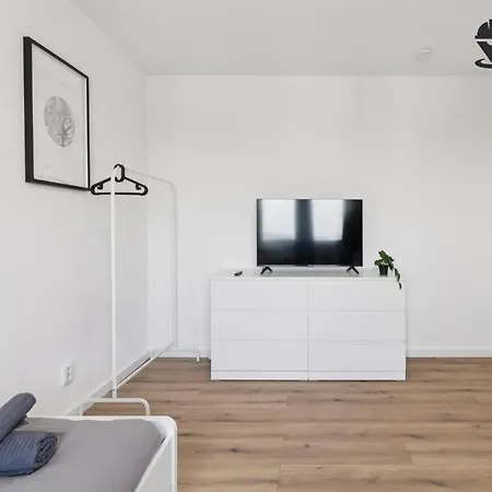 Monteur - Fuer Bis Zu 7 Personen In 63069 Offenbach Am Main - Of06 דירה *